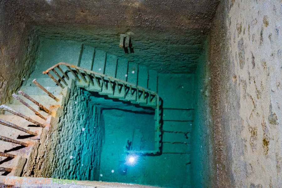 Mikveh, bain rituel pour l’ablution nécessaire aux rites de pureté familiale dans le judaïsme.