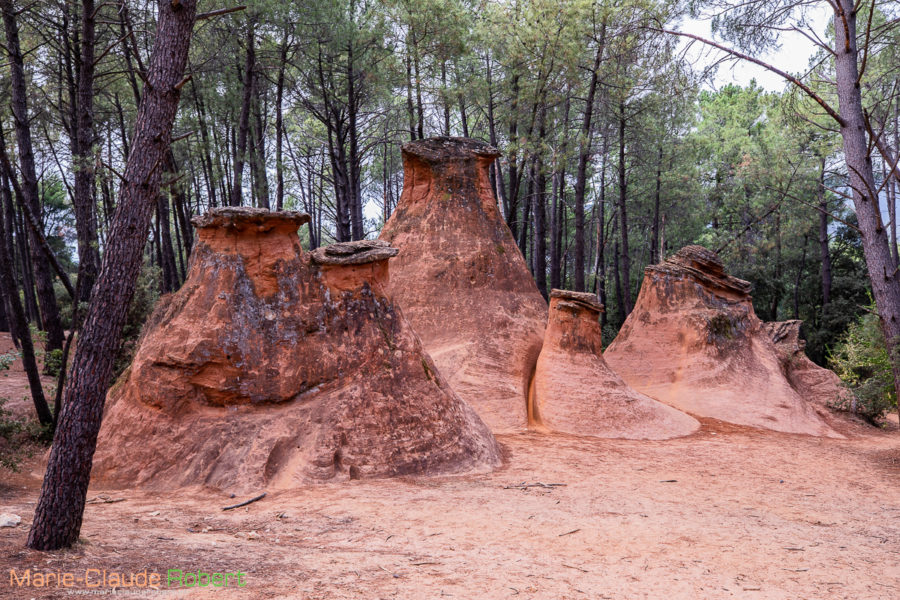 Les Baux, Les demoiselles coiffées